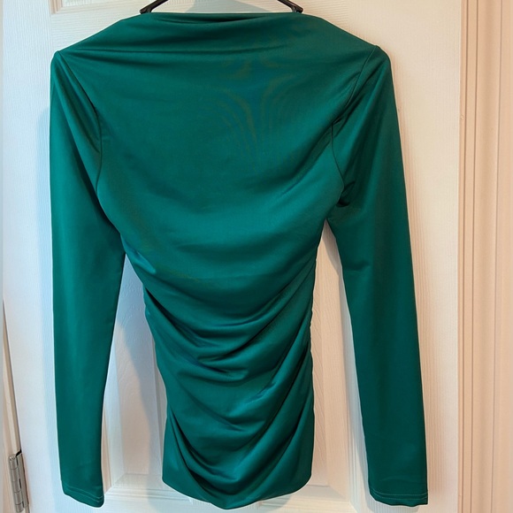 Long sleeve ruched side top - Picture 2 of 4